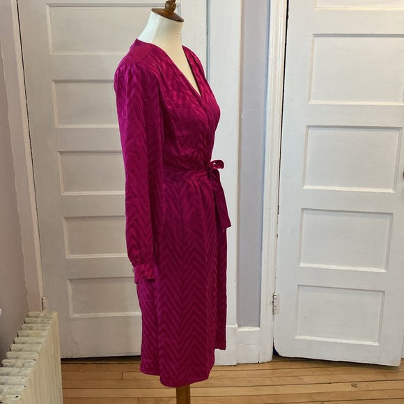 Vintage Ms Chaus Silk Chevron Print Wrap Dress, Size 10 - Picture 8 of 16